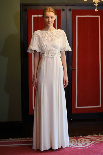 רומנטית: שמלת מקסי רפויה עם אפליקציית פרחים של טמפרלי לונדון (צילום: gettyimages)