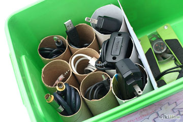  ארגונית ניידת לכבלים ומטענים מגלילי נייר טואלט (מתוך:  wikihow.com)