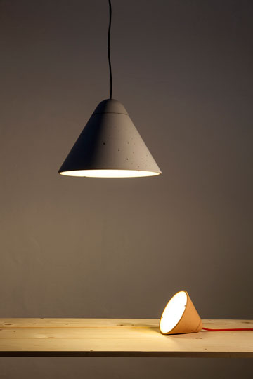 גדולות וקטנות, תלויות או מונחות. מנורות הבטון של איתי בר-און ועודד ובמן (צילום: יעל אנגלהרט)