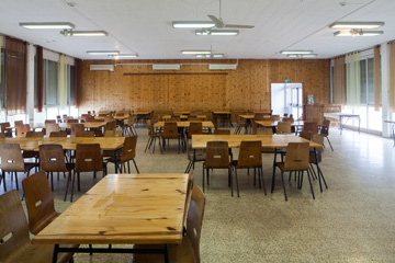 חדר האוכל. 400 תושבים, מהם 150 חברי קיבוץ (צילום: טל ניסים)