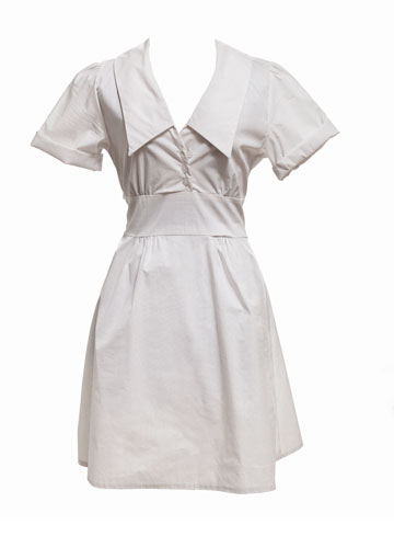 שמלה של לי אייזן בבוטיק המעצבים בדיזנגוף סנטר. עד 50 אחוז הנחה על הפריטים הלבנים (צילום: אסף שמע)