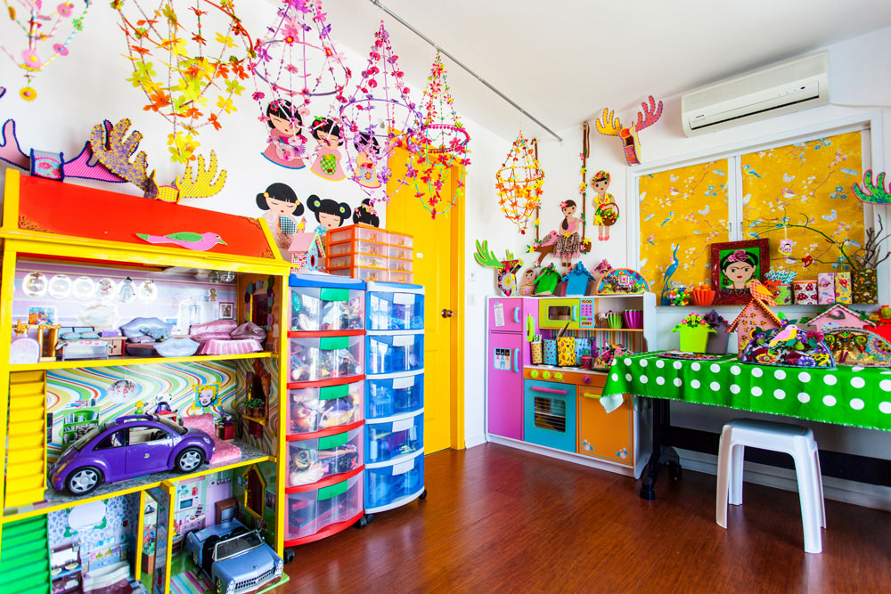 חדר העבודה של האם הוא גם חדר המשחקים של הבת (צילום: אבישי פינקלשטיין)