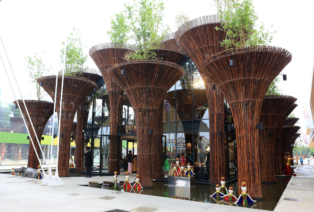 וייטנאם מחפשת פתרונות להיעדר עצים בעיר המזוהמת, באמצעות נטיעת עצים המשולבים במבנים עצמם. אחד הביתנים המרתקים (צילום: gettyimages)