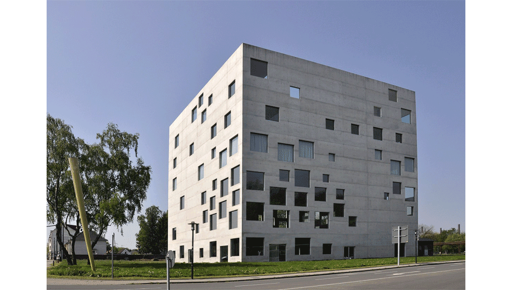 הסטודיו היפני SANAA תכנן את בית הספר לניהול ועיצוב צולווריין, במה שהיה פעם קומפלקס מכרות בעיר הגרמנית אסן. הבניין כיכב בסרטו של וים ונדרס על הכוריאוגרפית פינה באוש (gif: Axel de Stampa)