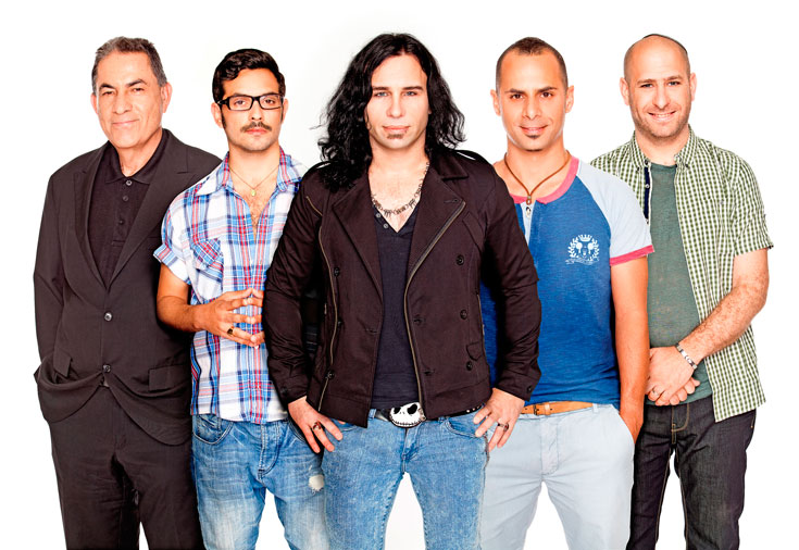 ''מחוברים 2''. חמישה גברים, המרכיבים יחד תמונת מצב עכשווית של הגבר הישראלי מודל 2012 (צילום: אוהד רומנו)