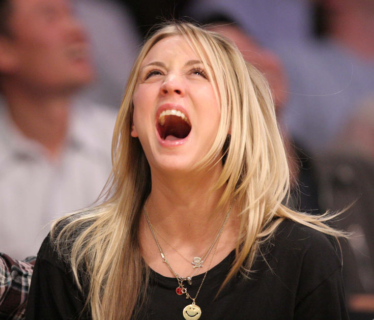 אוהדת ספורט שרופה. קיילי קוקו משתגעת במשחק של הלייקרס (צילום: splashnews / asap creative)