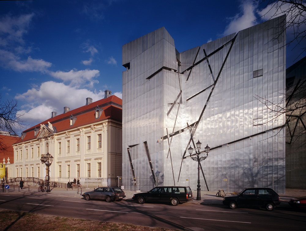 יצירתו הידועה ביותר של ליבסקינד עד היום היא, ככל הנראה, המוזיאון היהודי בברלין. מאז ועד היום ממותג ליבסקינד כאדריכל של הנצחה - מוזיאונים, אנדרטאות וגם, במידה מסוימת, מגדל החירות שתמיד יוזכר בנשימה אחת עם הרס מגדלי התאומים בפיגוע הגדול בהיסטוריה (צילום: BitterBredt)