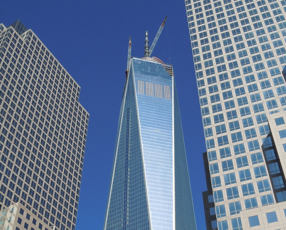 מגדל החירות, שגובהו 1776 רגל (מחווה להכרזת העצמאות האמריקאית), יהיה המגדל הגבוה ביותר בארה''ב. אדריכלו ליבסקינד משוכנע שזהו ''הלב החדש של ניו יורק'' (צילום: Rotatebot , cc)