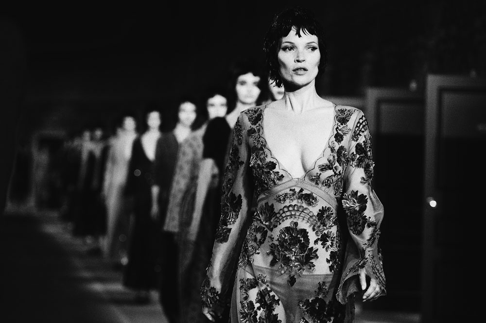 כבר לא הפנים של ה-90. קייט מוס בתצוגת האופנה של לואי ויטון, 2013 (צילום: gettyimages)