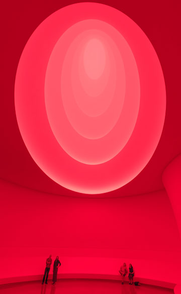 גוגנהיים באדום (צילום: David Heald © Solomon R. Guggenheim Foundation, New York)