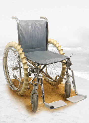 צמיג שאפשר להלביש על כיסא גלגלים סטנדרטי ומאפשר נסיעה על חול. הצעה של ירון הירש (באדיבות תחשוב טוב 2013 – עמותת מילבת)