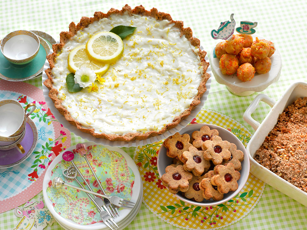 עוגות וקינוחים עם שמן קוקוס ומתיקות מעודנת (צילום: מוטי פישביין)