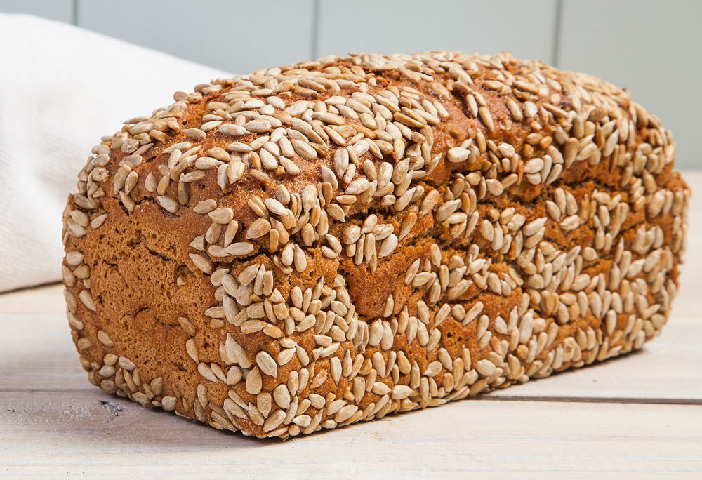 לחם כוסמין עם גרעיני חמנייה (צילום: אסף אמברם, באדיבות מאפיית "ג'ייקובס")