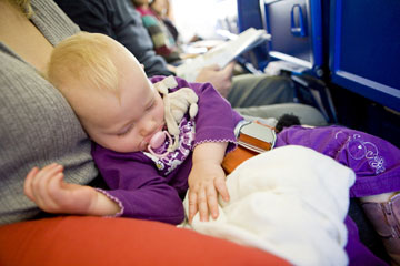 הביאו אותו לטיסה עייף, אבל לא עייף מדי (צילום: shutterstock)