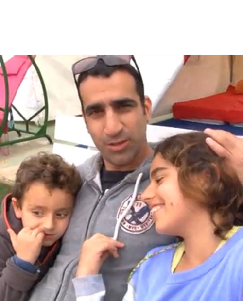 אורי בנאי וילדיו, נינה ומיכאל (באדיבות ערוץ הטיולים, ענני תקשורת)