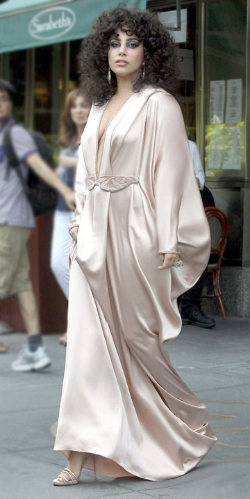ליידי גאגא בשמלה של אלון ליבנה