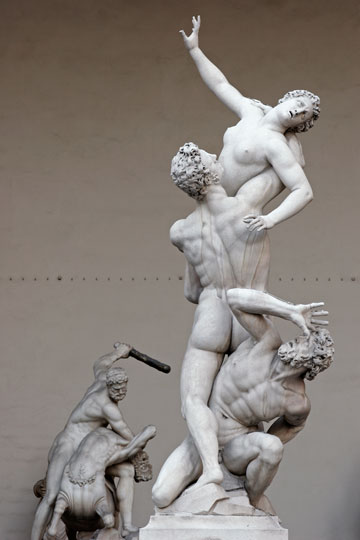 מיתוס רומא ההיסטורית מספר שדור הגברים הראשון חטף את נשותיו ממשפחות שבט הסבינים הסמוך. פסל של ג'אמבולוניה בפירנצה (צילום:shutterstock)