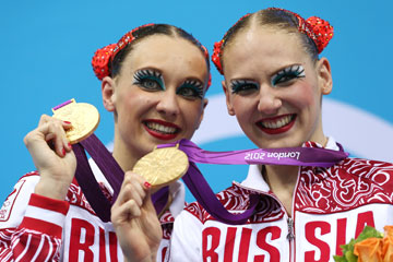 בבושקות במים! נבחרת רוסיה בשחייה צורנית (צילום: gettyimages)