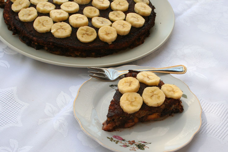 עוגת בננות עם אפרסקים ושוקולד  (צילום: אסנת לסטר)