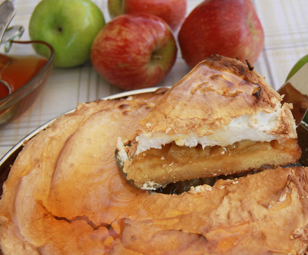 עוגת תפוחים עם מרנג (צילום: אסנת לסטר)