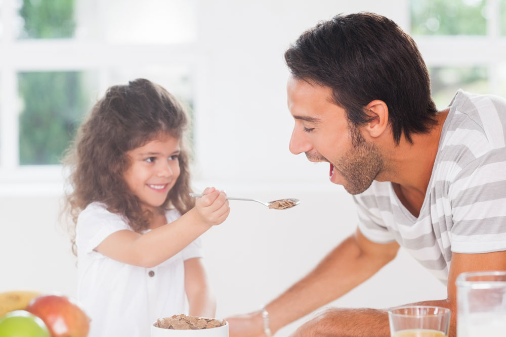 שימו לב לדגני הבוקר שאתם אוכלים או מגישים לילדים בבוקר (צילום: shutterstock)