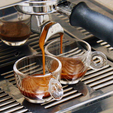 תהליך חליטה בלחץ, היוצא קפה שטעמו סמיך (צילום: Mark Prince, cc)