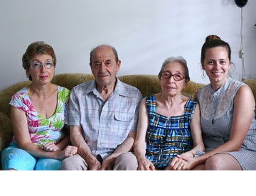 פורטרט משפחתי: קירה קלצקי, בלה פרלין, אברשה שפירו ולנה קלצקי (צילום: דן פרץ)