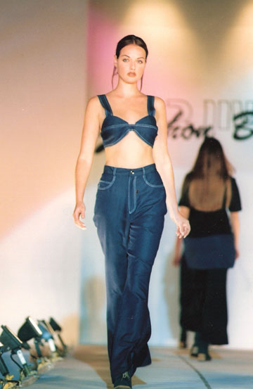 גלית גוטמן בתצוגת אופנה של גרשון ברם, 1996