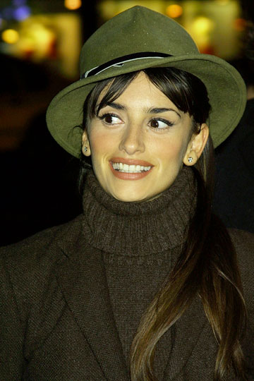 למה? כובע! פנלופה מגיעה לפרימיירה בשנת 2000 (צילום: gettyimages)