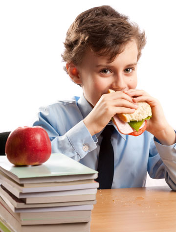 ארוחת עשר מספקת לילד אנרגיה חיונית 