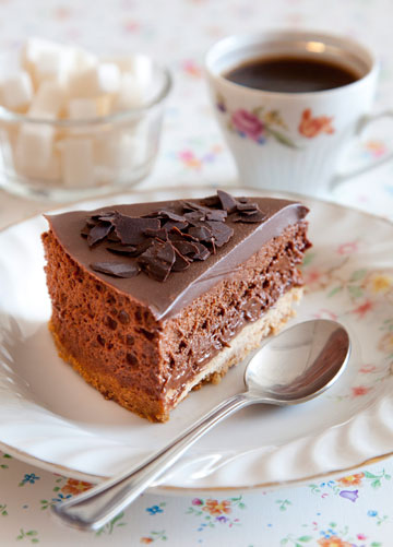 שווה את ההשקעה. עוגת מוס שוקולד עשיר (צילום: יוסי סליס, סגנון: נטשה חיימוביץ')