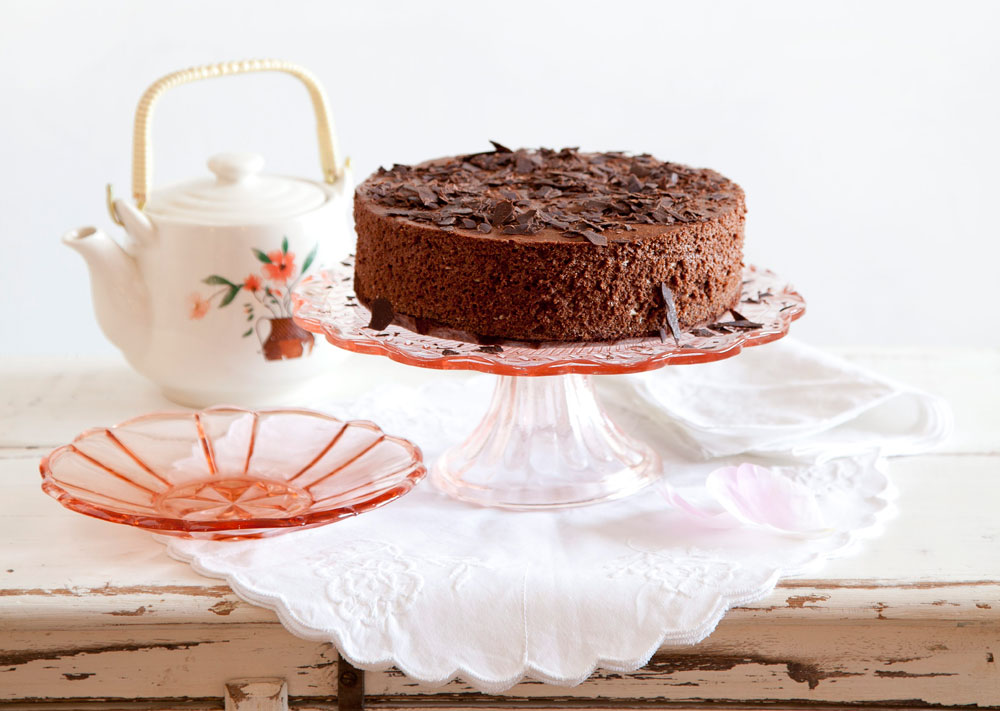 הסוד הוא באפייה ההדרגתית. עוגת מוס שוקולד בשלוש שכבות (צילום: יוסי סליס, סגנון: נטשה חיימוביץ')