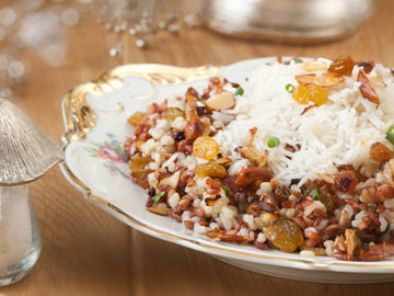 שלושה סוגי אורז עם שקדים וצימוקים (צילום: כפיר חרבי, סגנון: דריה קרגולה)