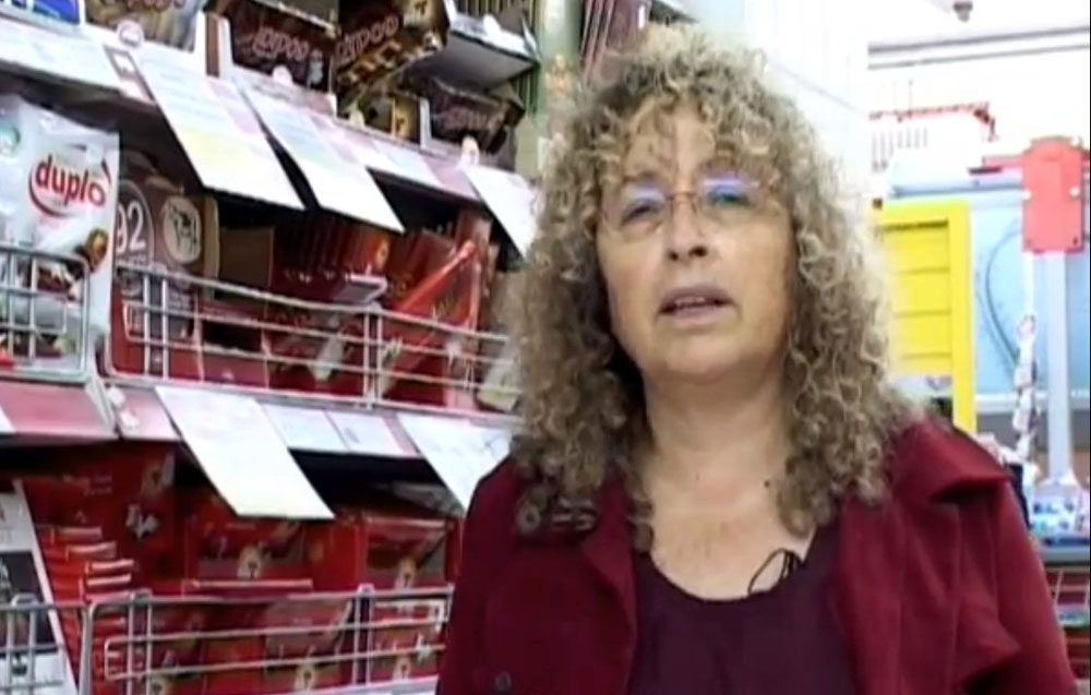 דורית ויסמן, גם בעבודתה של קופאית בסופרמרקט יש משהו מהפואטי (צילום מסך: יוטיוב)