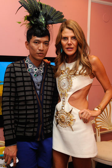 בריאן בוי עם עורכת האופנה אנה דלו רוסו (צילום: gettyimages)