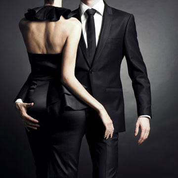 דאבל סקסית: גבר דומיננטי ושמלה שחורה (צילום: shutterstock)