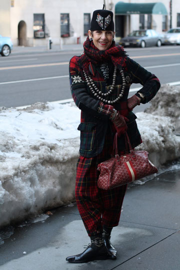 אחת המתלבשות המפורסמות בעולם. ציפורה סלומון בניו יורק (צילום: Ari Seth Cohen)