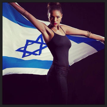 עם דגל ישראל (צילום: דרן דקר)