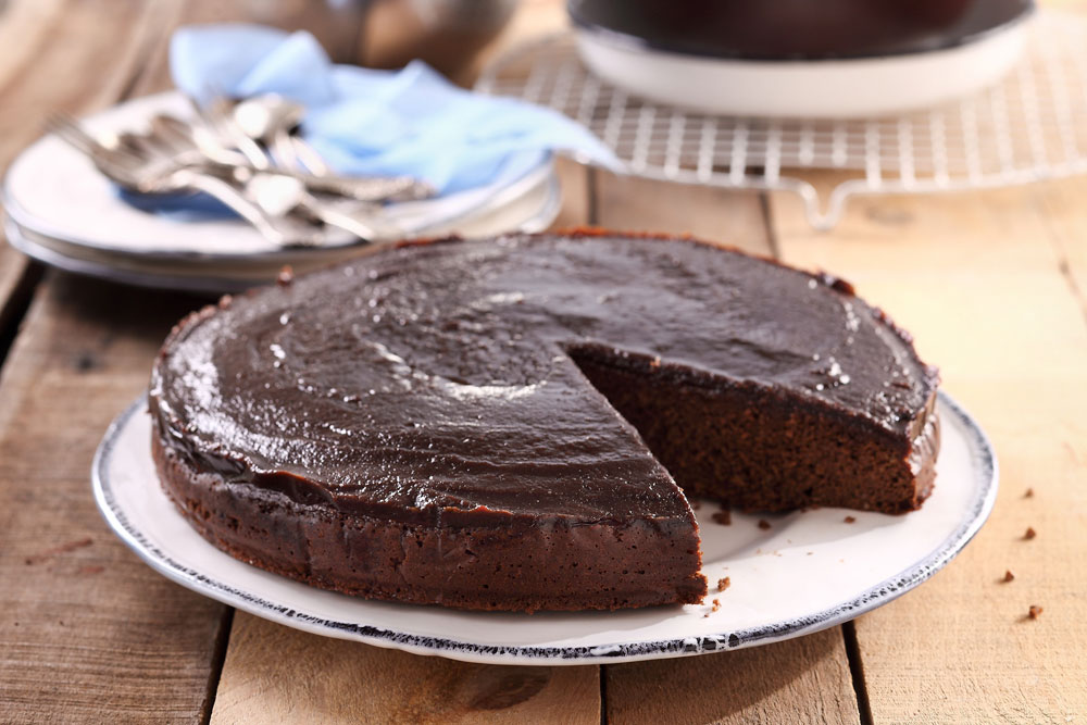 עוגת שוקולד חרובים (צילום: דן פרץ, סגנון: עמית פרבר)
