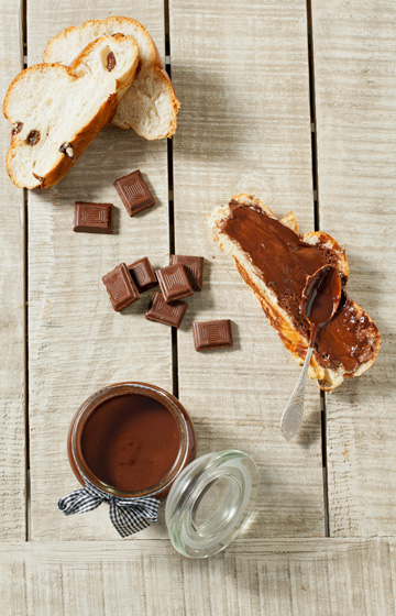 שוקולד למריחה, אפשר גם עם אגוזים (צילום: בועז לביא)
