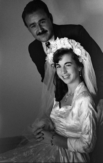 צילם יותר מ-50,000 תמונות. זוג מתחתן בשנות השלושים (צילום: נפתלי אופנהיים)