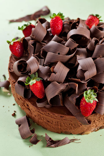 עוגת מוס שוקולד חגיגית במיוחד (צילום: בועז לביא סגנון: עמית דונסקוי)