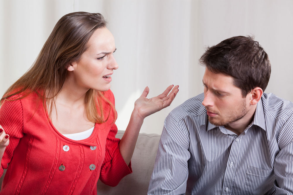 "מה זאת אומרת 'נשארה לך עוד דקה'?!". שיחה טיפוסית בין בני זוג (צילום: shutterstock)