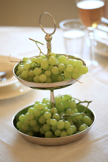 פירות צבעוניים, בתפזורת או על מגש, מהווים מרכז שולחן מעניין ומפתיע לשולחן החג. טורקיז האוס (צילום: אביב קורט)