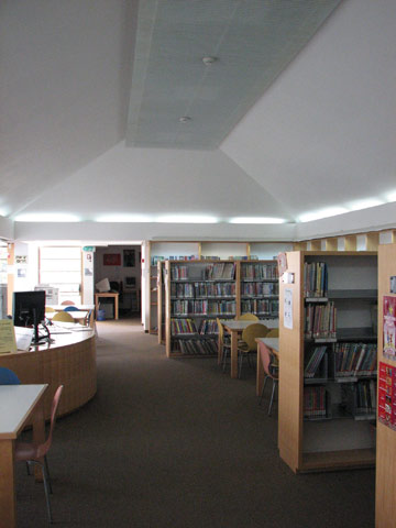 הספרייה ביבנה (צילום: מיכאל יעקובסון)