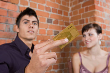 ''סליחה, כמה עולה אהבה לשנה אצלכם?'' (צילום: thinkstock)