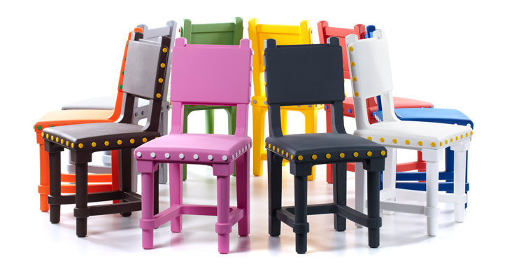 Gothic chairs. כיסאות של סטודיו יוב, עבור Moooi ההולנדית. עבודה מסורתית של עץ ועור קיבלה עדכון עכשווי: פלסטיק (באדיבות: Moooi, www.moooi.com סטודיו job)