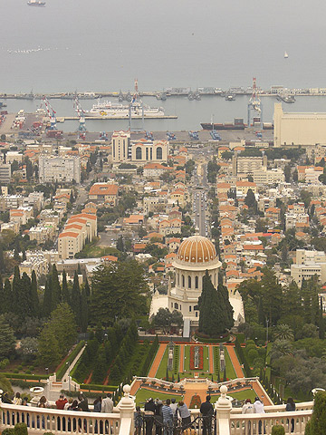 חיפה, מבט מהכרמל. ממשיכים להרוס את הנוף (צילום: אריאלה אפללו)