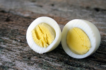 לחלמון יש מעטה אפור? הביצה בושלה יותר מדי (צילום: iStockphoto)