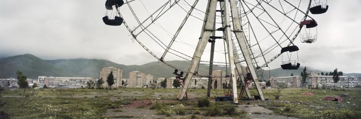 גלגל הענק Ferris Wheel בארמניה (צילום: © Wim Wenders)